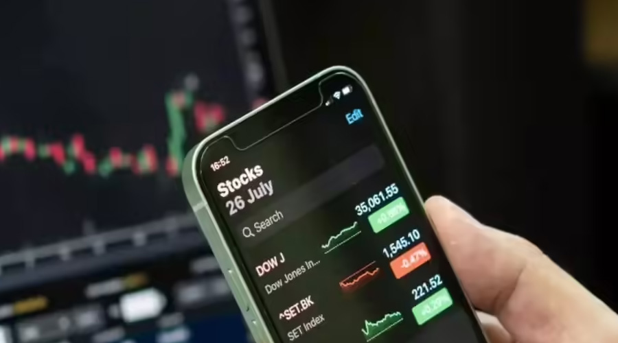 Stock Market Today: Sensex Climbs to 83,752, Nifty 50 Tops 25,555